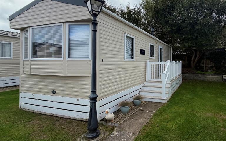 Pitch 5 exterior