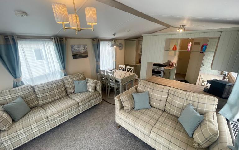 pitch 38 lounge towards kitchen