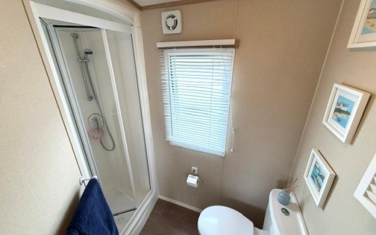 Pitch 5 shower