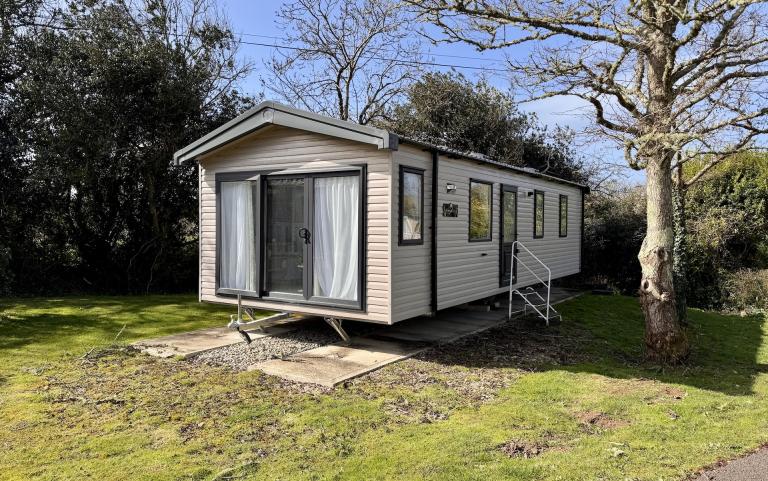 2025 Swift Bordeaux Exterior