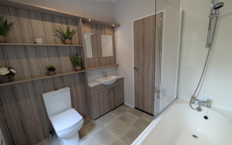 Family bathroom with bath 