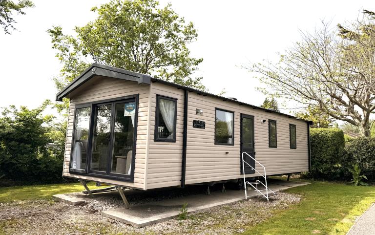 Swift Bordeaux Exterior 