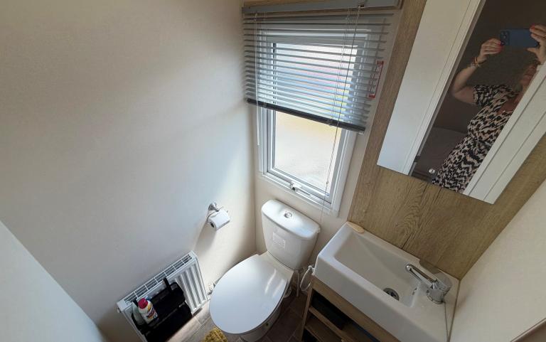 Pitch 16 Ensuite WC