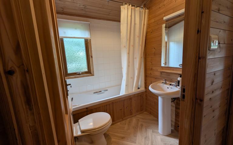 Main bathroom 