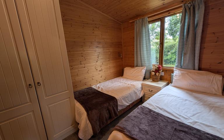 Twin bedroom
