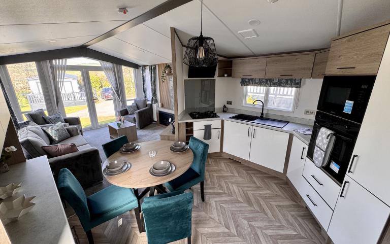 2023 Atlas Status Living and Kitchen