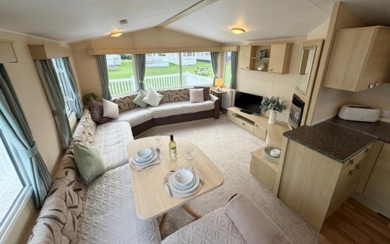 Pitch 67 Living dining area