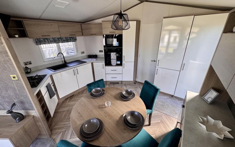 2023 Atlas Status Dining Area