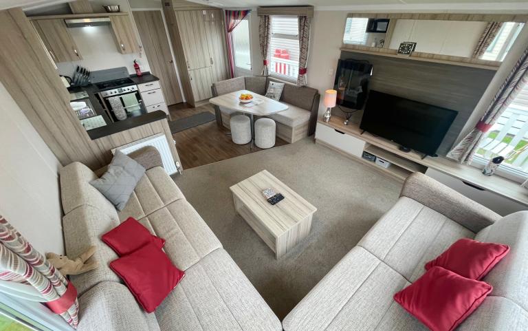 Paddocks 17 lounge 2018 Swift Loire